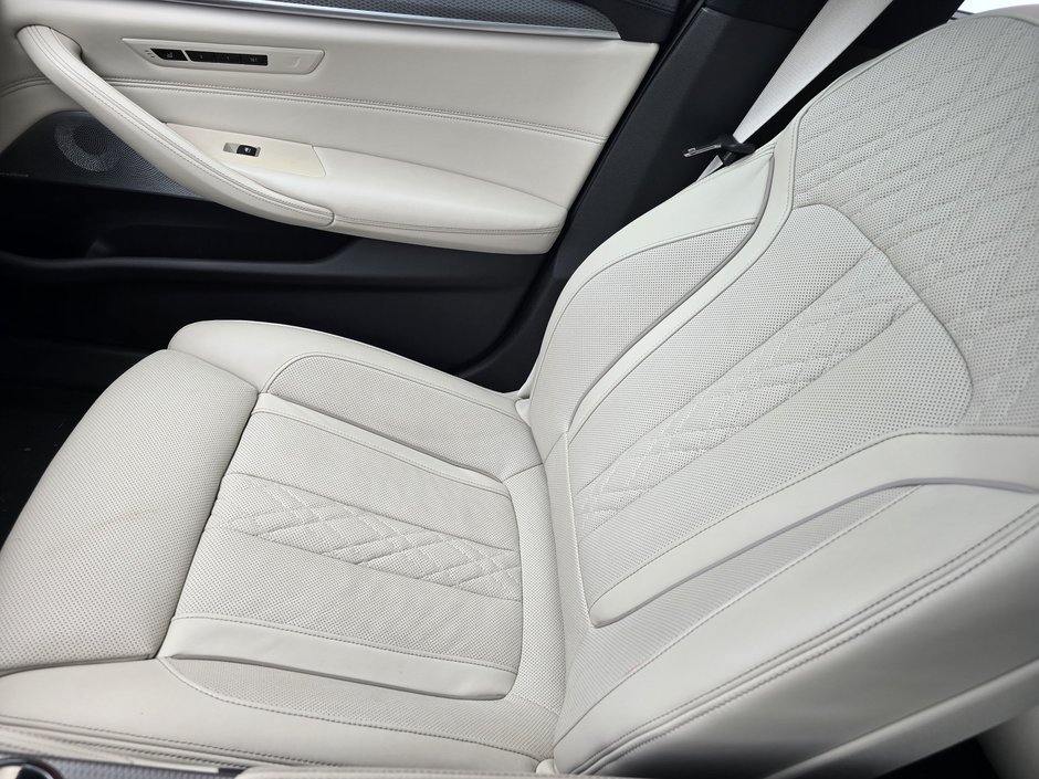 BMW 5 Series M550i xDrive 456 CHEVAUX CUIR BLANC TOIT OUVRANT 2019-16