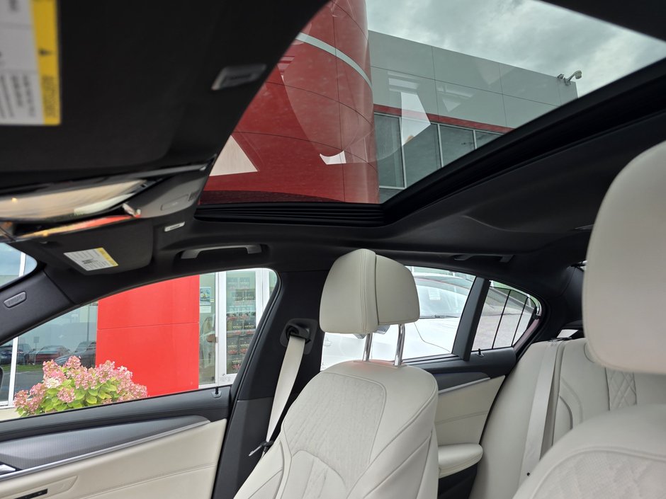 BMW 5 Series M550i xDrive 456 CHEVAUX CUIR BLANC TOIT OUVRANT 2019-10