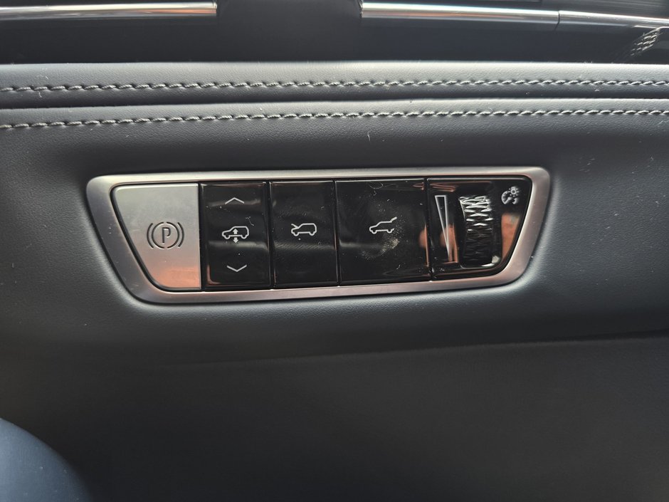 Cadillac Escalade IQ Sport 2 740 KM D'AUTONOMIE 2025-19