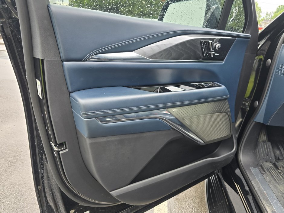 Cadillac Escalade IQ Sport 2 740 KM D'AUTONOMIE 2025-11