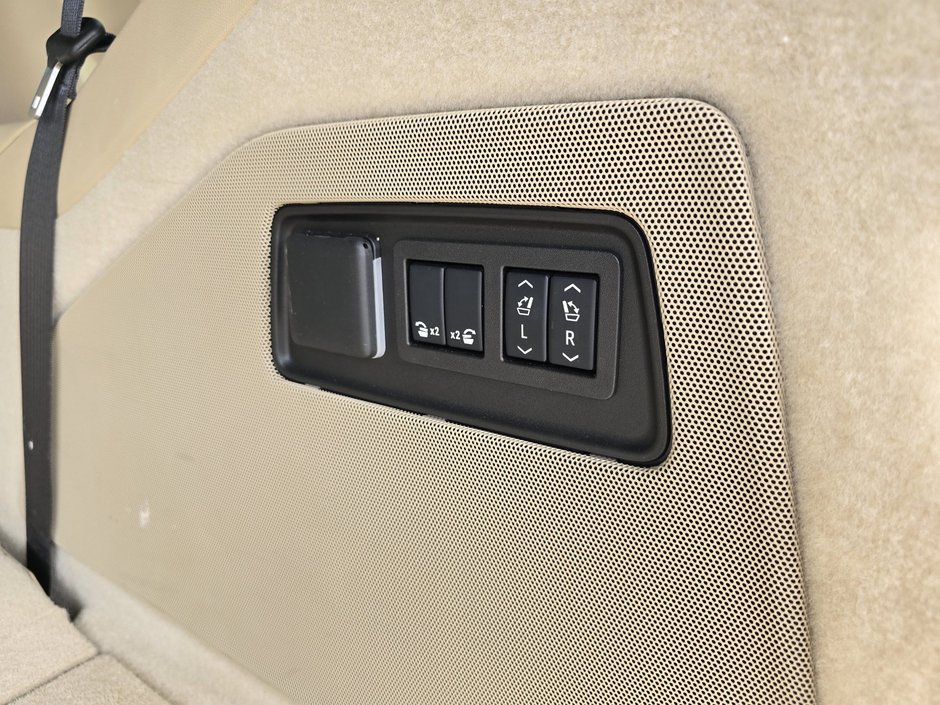 2024 Cadillac Escalade 4WD Premium Luxury-16
