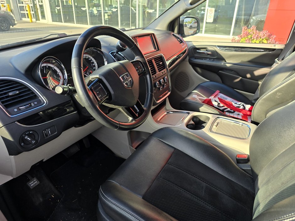 2017 Dodge Grand Caravan SXT Premium Plus-4