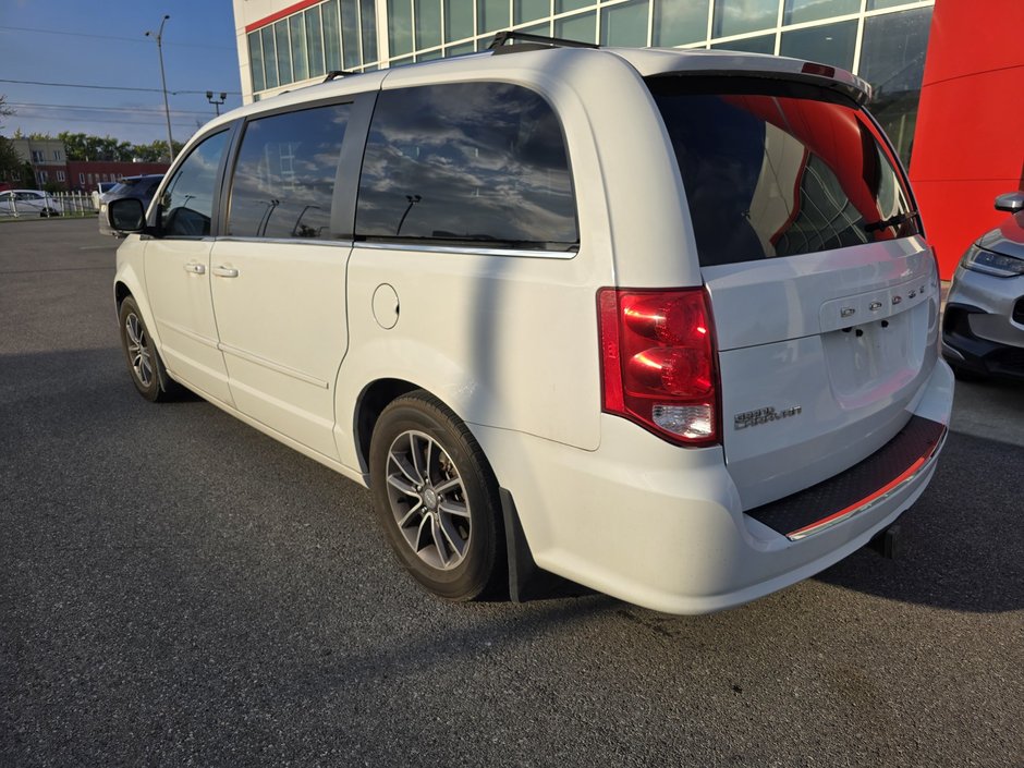 2017 Dodge Grand Caravan SXT Premium Plus-1