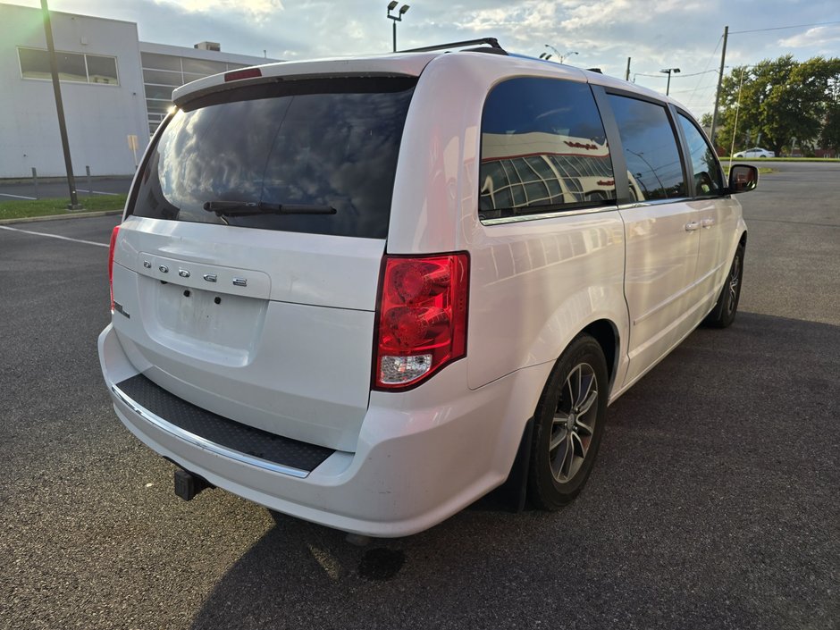 2017 Dodge Grand Caravan SXT Premium Plus-5