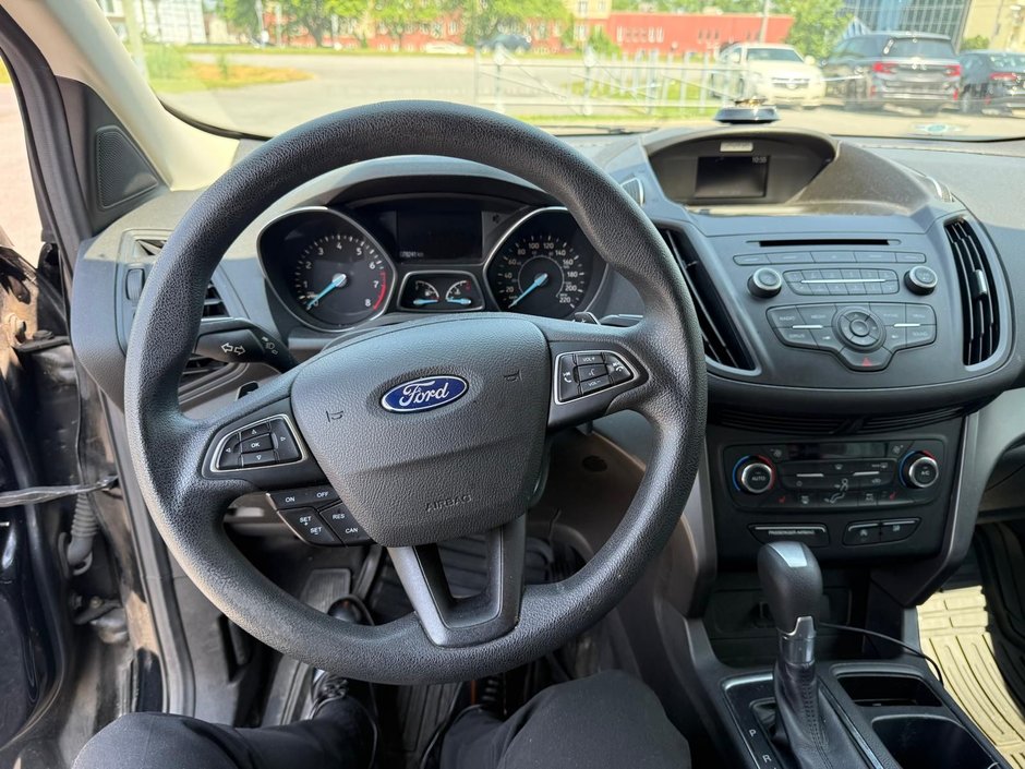 Ford Escape SE 2017-9
