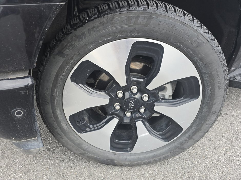 2022 Ford F-150 Lightning Platinum extended range-3