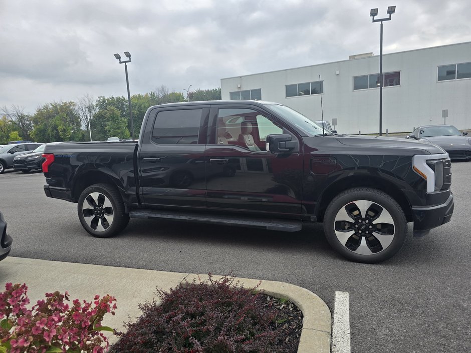 2022 Ford F-150 Lightning Platinum extended range-2