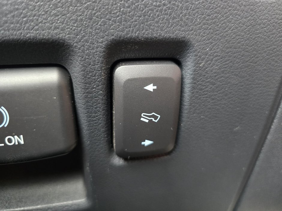 2022 Ford F-150 Lightning Platinum extended range-22
