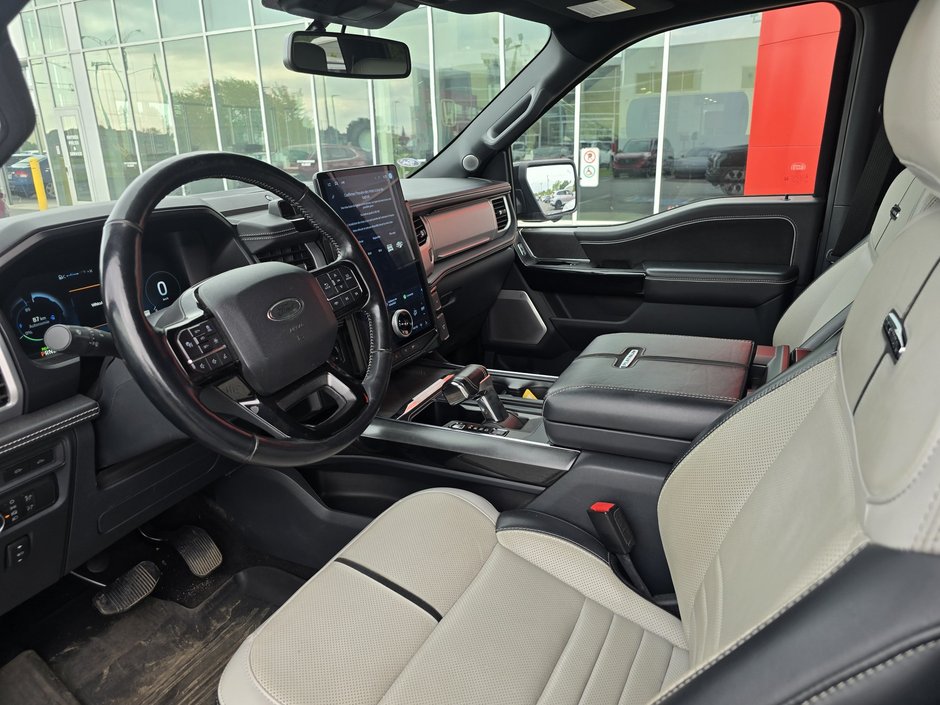 2022 Ford F-150 Lightning Platinum extended range-14
