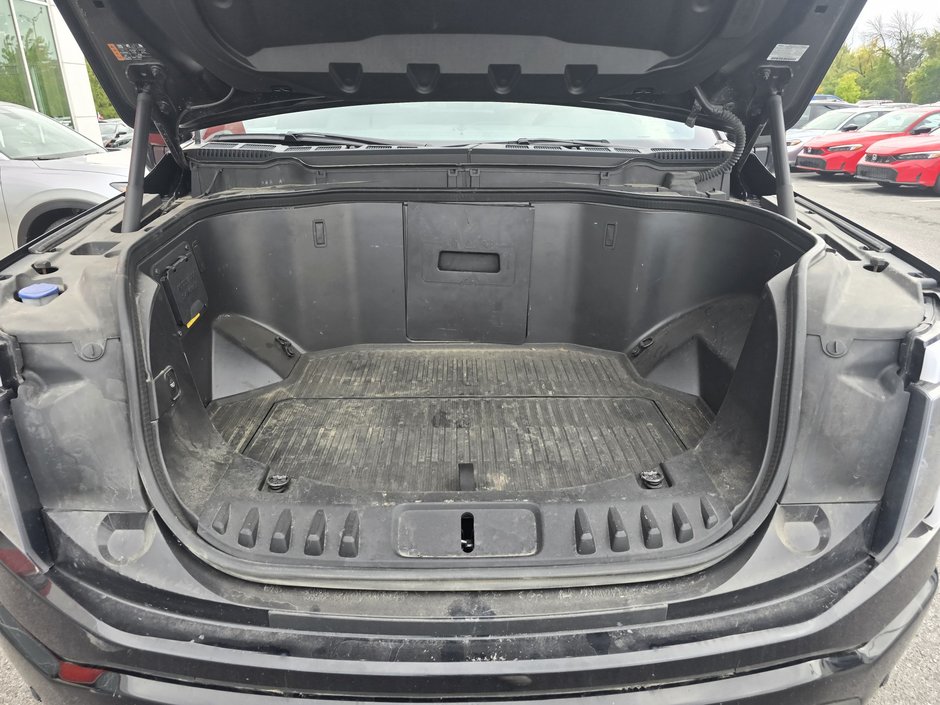 2022 Ford F-150 Lightning Platinum extended range-1