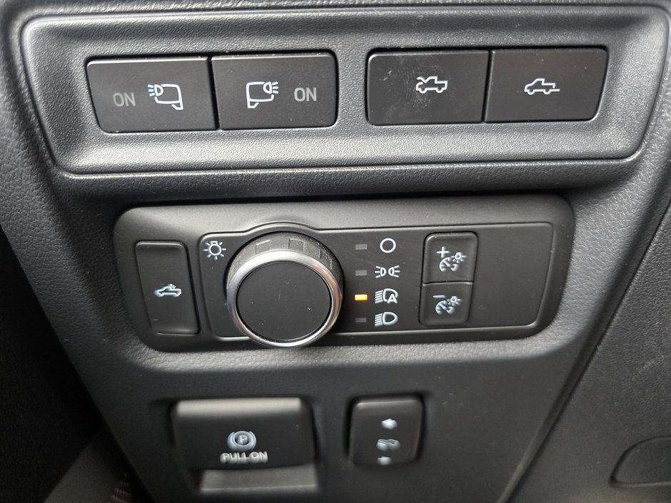 2022 Ford F-150 Lightning Platinum extended range-21