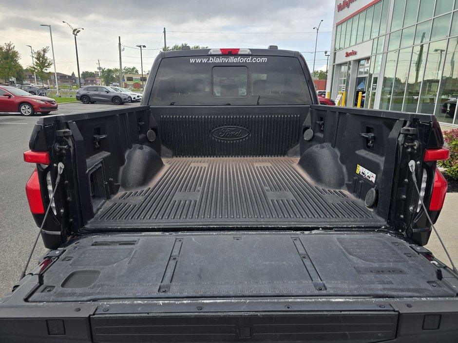 2022 Ford F-150 Lightning Platinum extended range-10