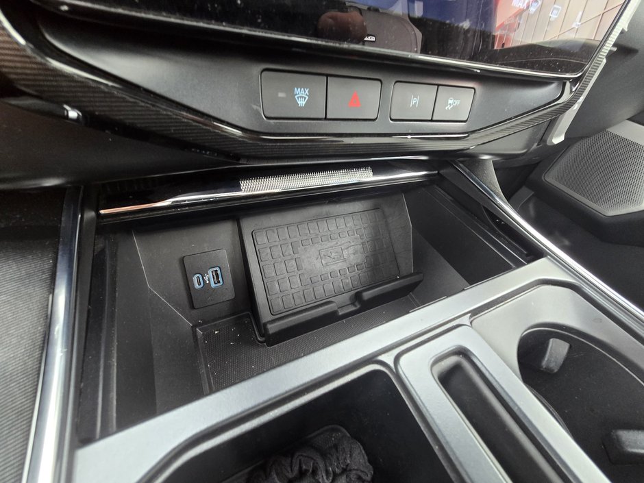 2022 Ford F-150 Lightning Platinum extended range-27