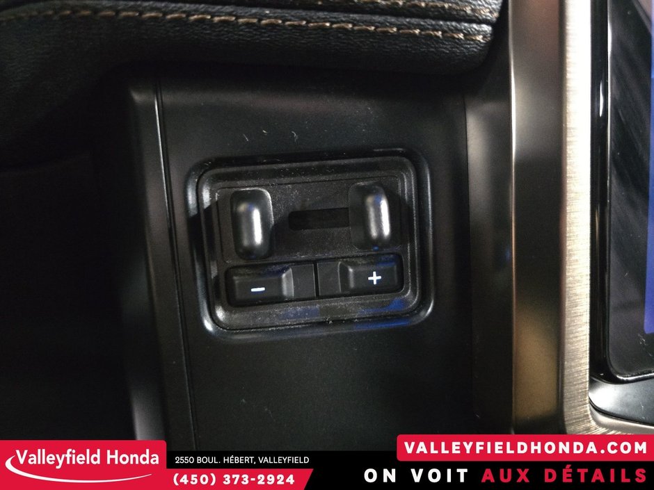 Ford F-150 Lightning LARIAT 2023-32