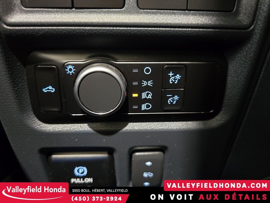 Ford F-150 Lightning LARIAT 2023-36