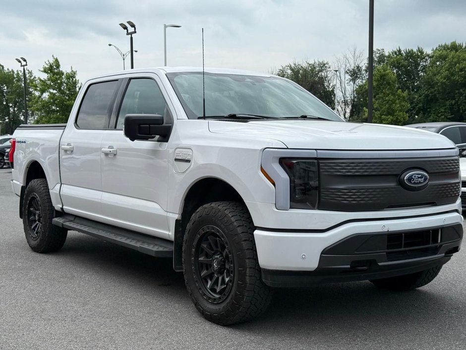 2023 Ford F-150 Lightning XLT-2