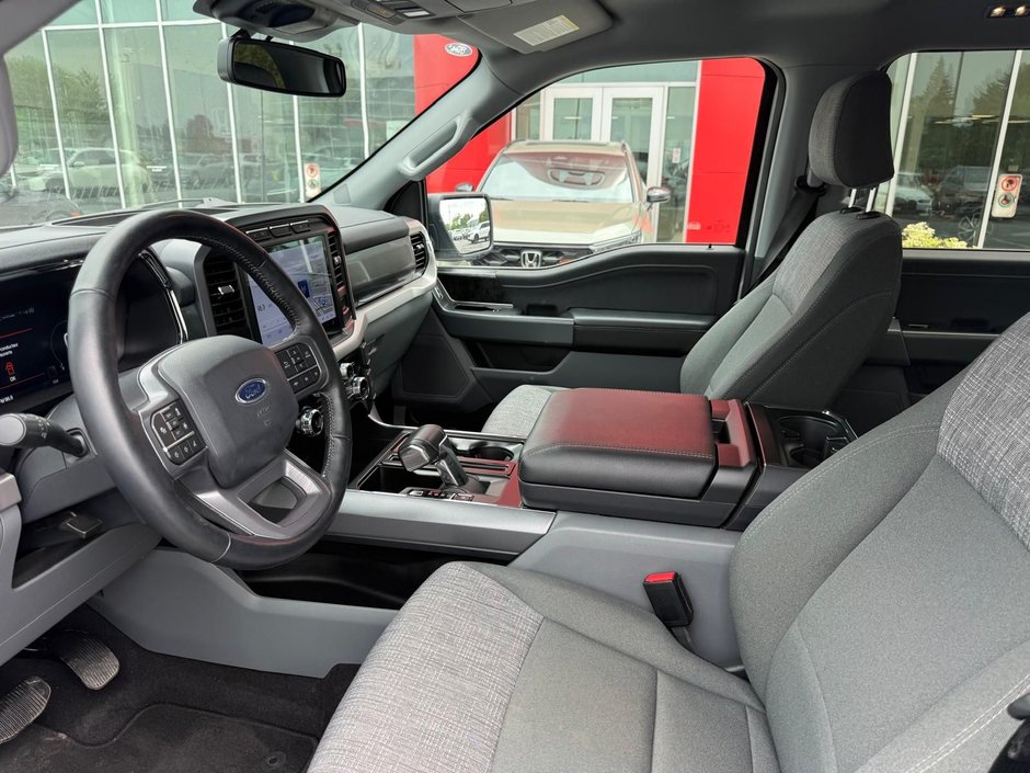 2023 Ford F-150 Lightning XLT-8