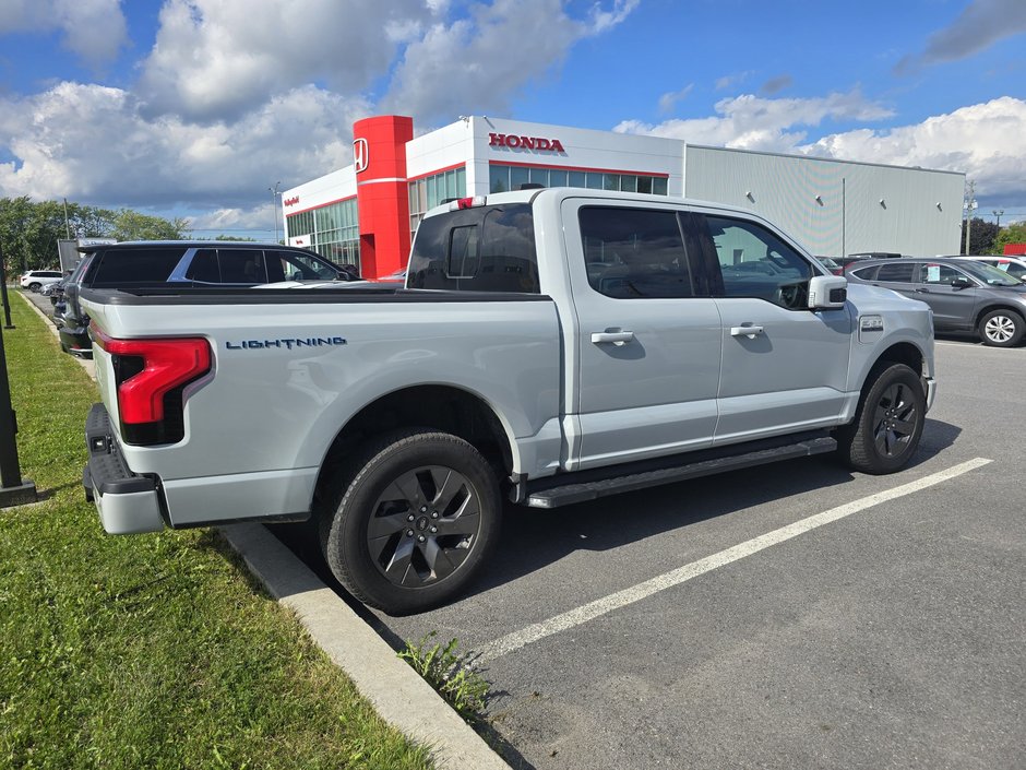 2023 Ford F-150 Lightning LARIAT-4