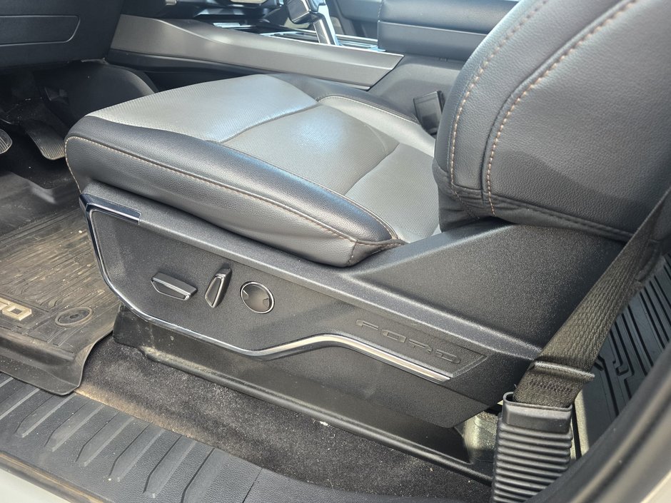 2023 Ford F-150 Lightning LARIAT-5