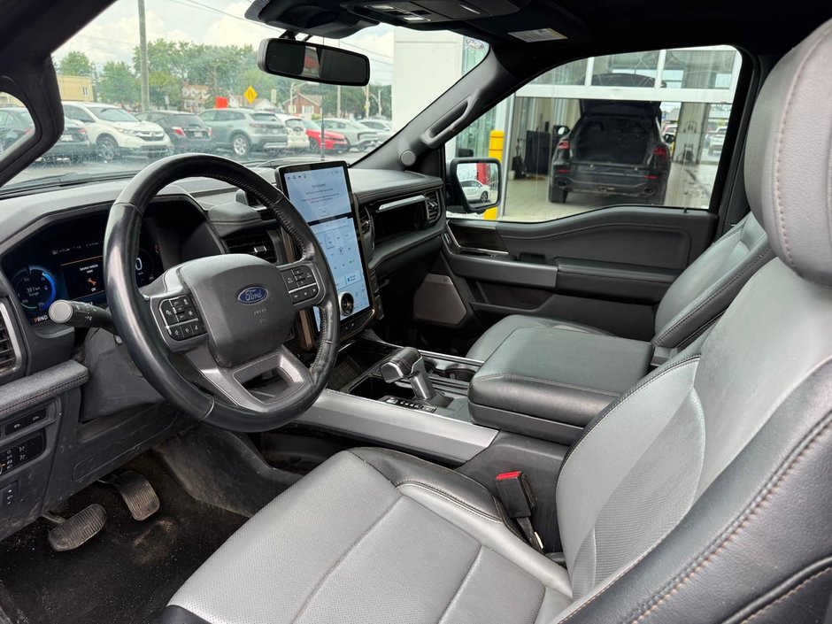 2024 Ford F-150 Lightning LARIAT-8