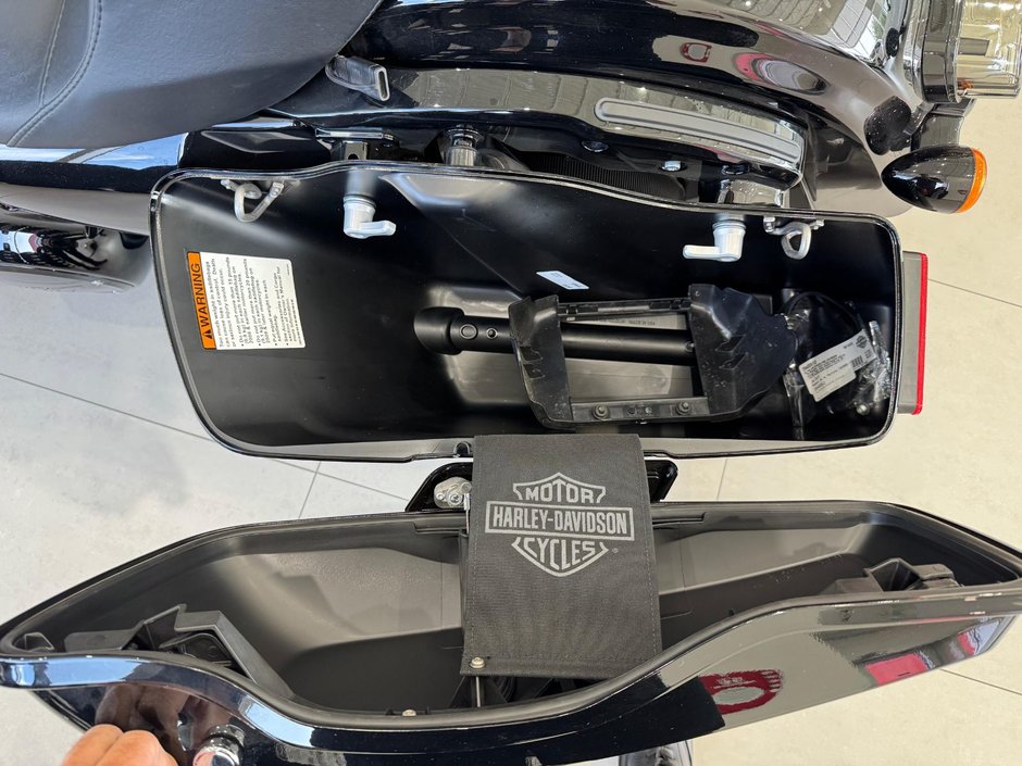 Harley-Davidson FLHXS STREET GLIDE 117 2023-11