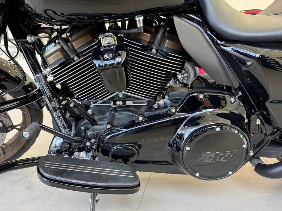Harley-Davidson FLHXS STREET GLIDE 117 2023-7