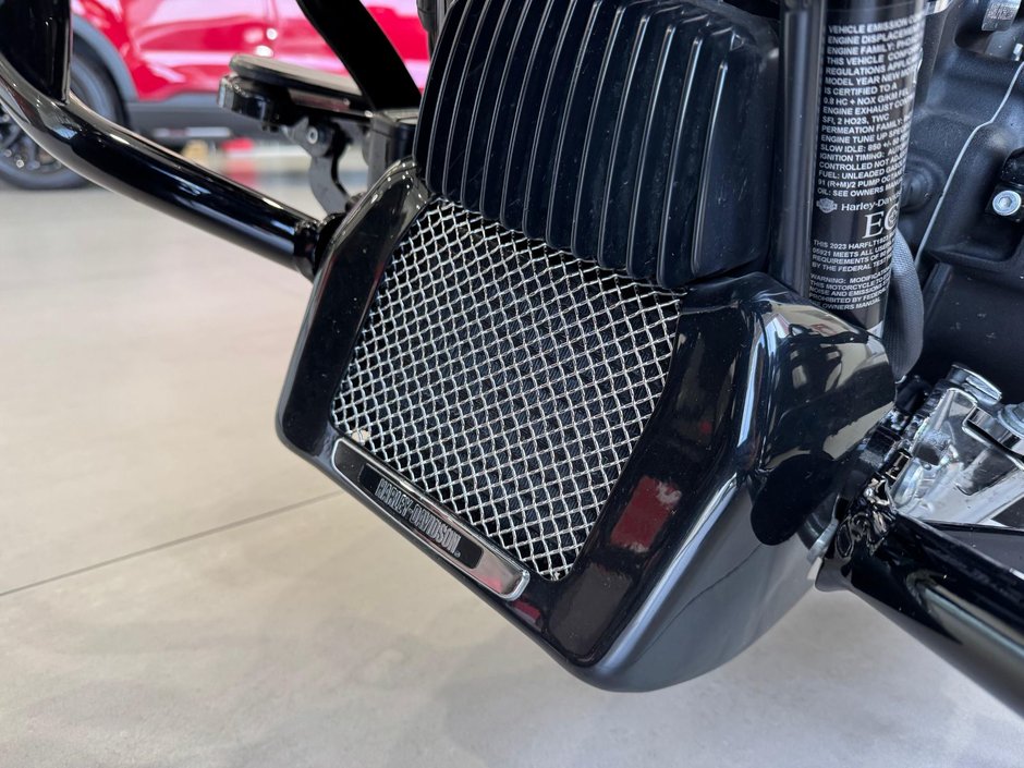 Harley-Davidson FLHXS STREET GLIDE 117 2023-8
