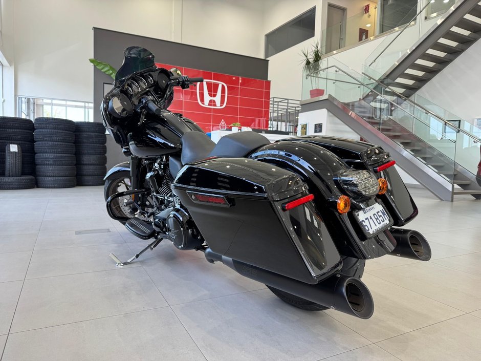Harley-Davidson FLHXS STREET GLIDE 117 2023-4