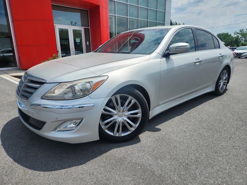 Hyundai Genesis sedan W/Technology Pkg CUIR TOIT OUVRANT LANE WATCH 2012-0