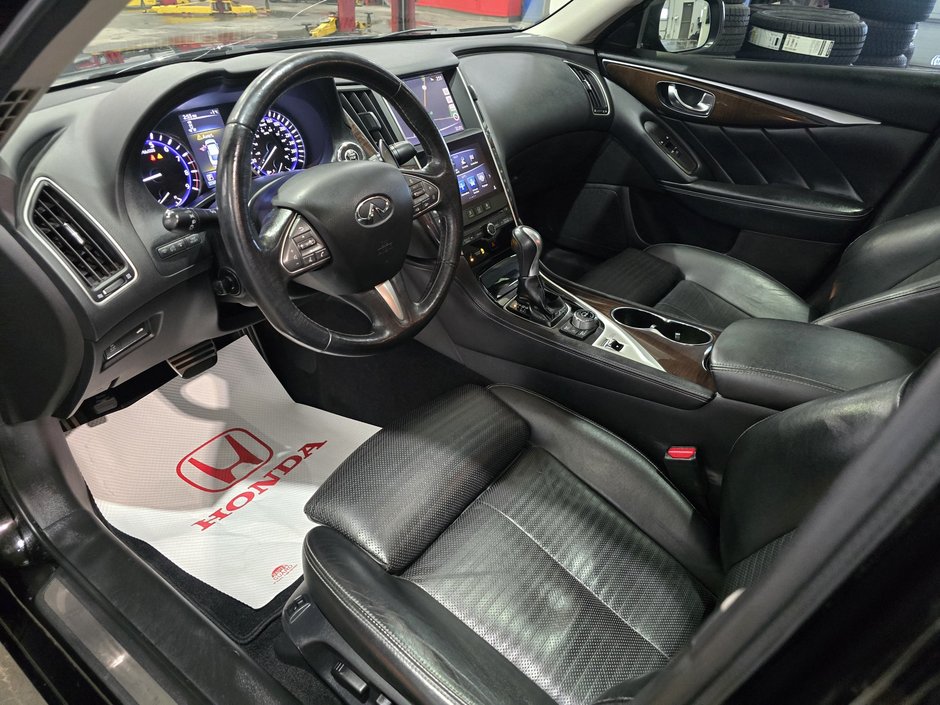 Infiniti Q50 Red Sport 400 AWD 3.0L BITURBO 2016-13