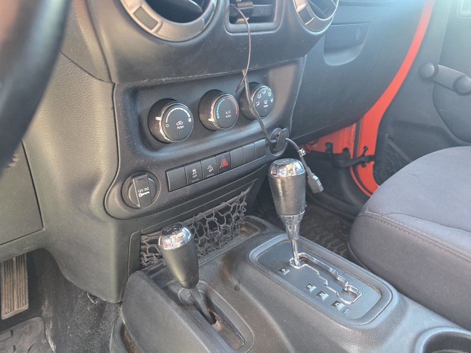 Jeep Wrangler Unlimited Sport 2 TOITS 2015-6