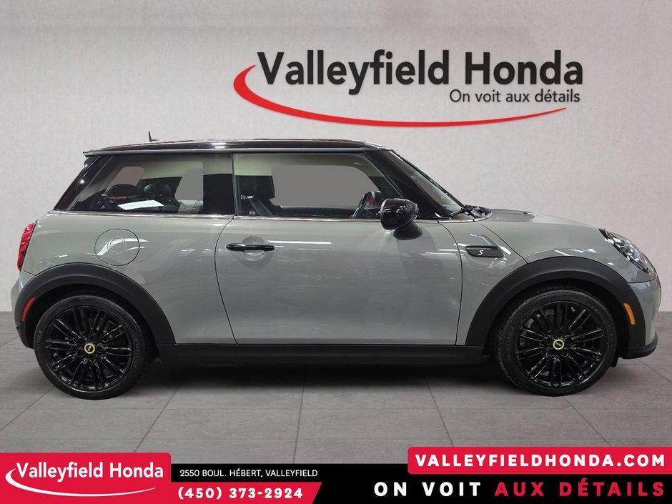 MINI 3 Door Cooper SE IMPECCABLE! 2023-4