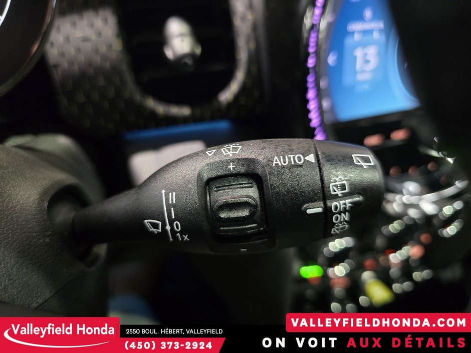 MINI 3 Door Cooper SE IMPECCABLE! 2023-29