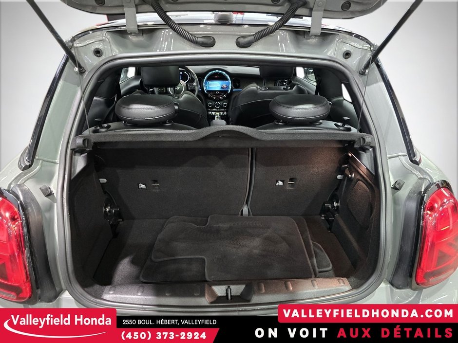 MINI 3 Door Cooper SE IMPECCABLE! 2023-10