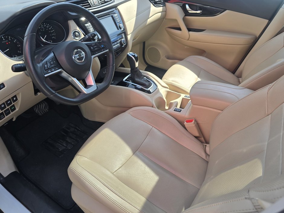 2020 Nissan Rogue SV PLATINUM IMPECCABLE!-9