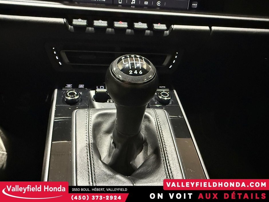 Porsche 911 TARGA 4S STICK SHIFT 2022-27