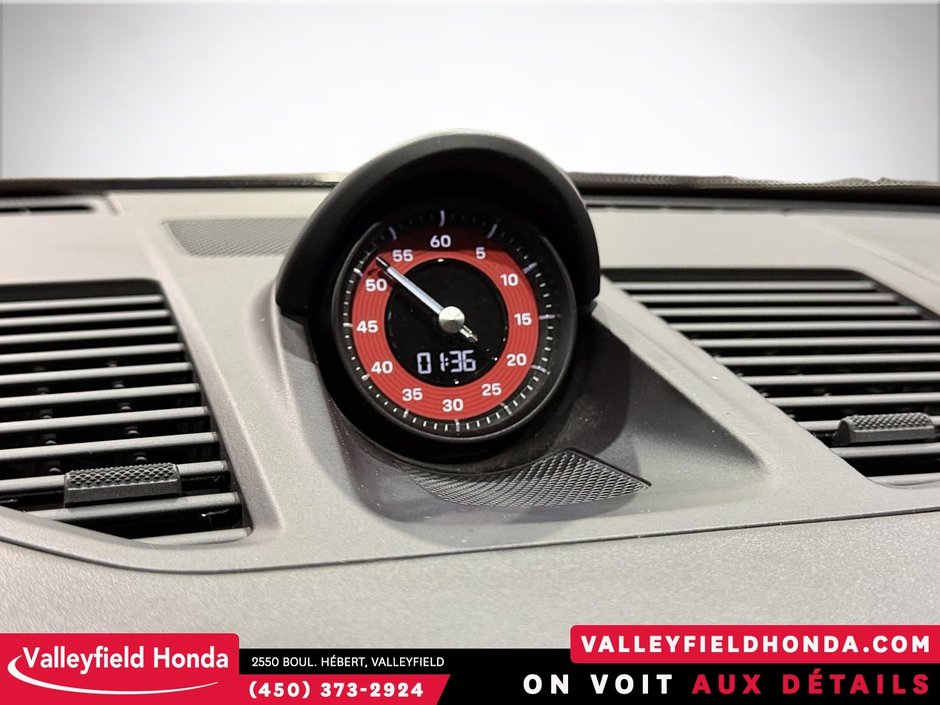 Porsche 911 TARGA 4S STICK SHIFT 2022-31