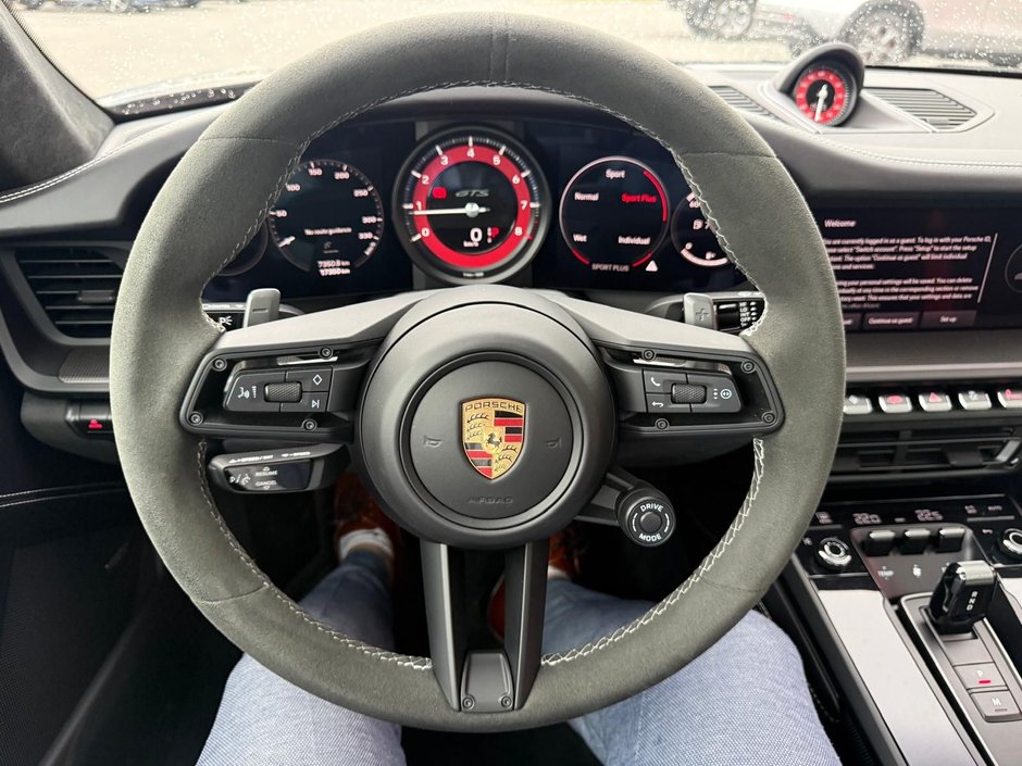 Porsche 911 GTS IMPECCABLE 2024-12