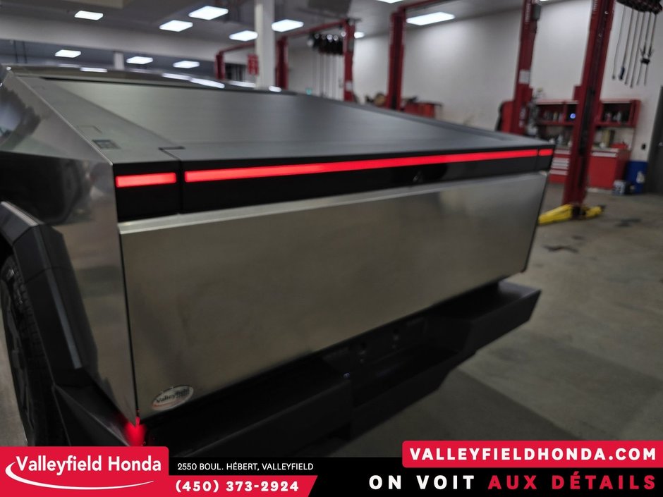 2025 Tesla Cybertruck AWD - IMPECCABLE NEUF-30