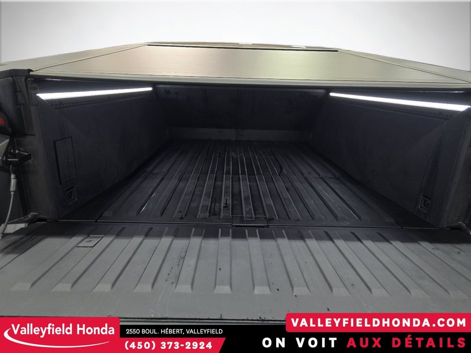 2025 Tesla Cybertruck AWD - IMPECCABLE NEUF-8