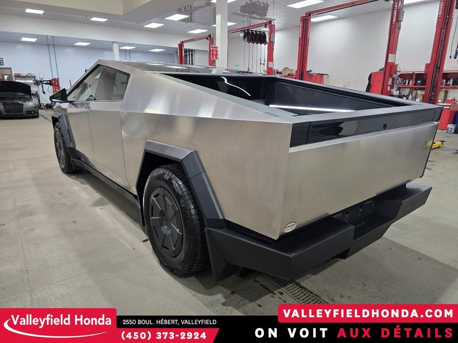 2025 Tesla Cybertruck AWD - IMPECCABLE NEUF-11