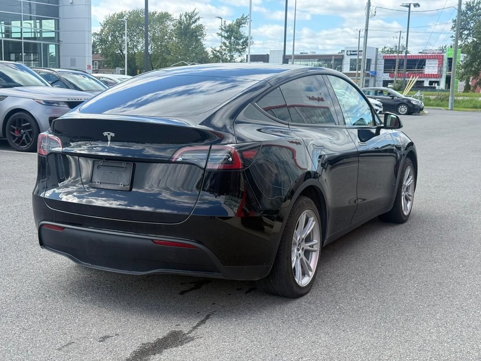 Tesla Model Y  2023-4