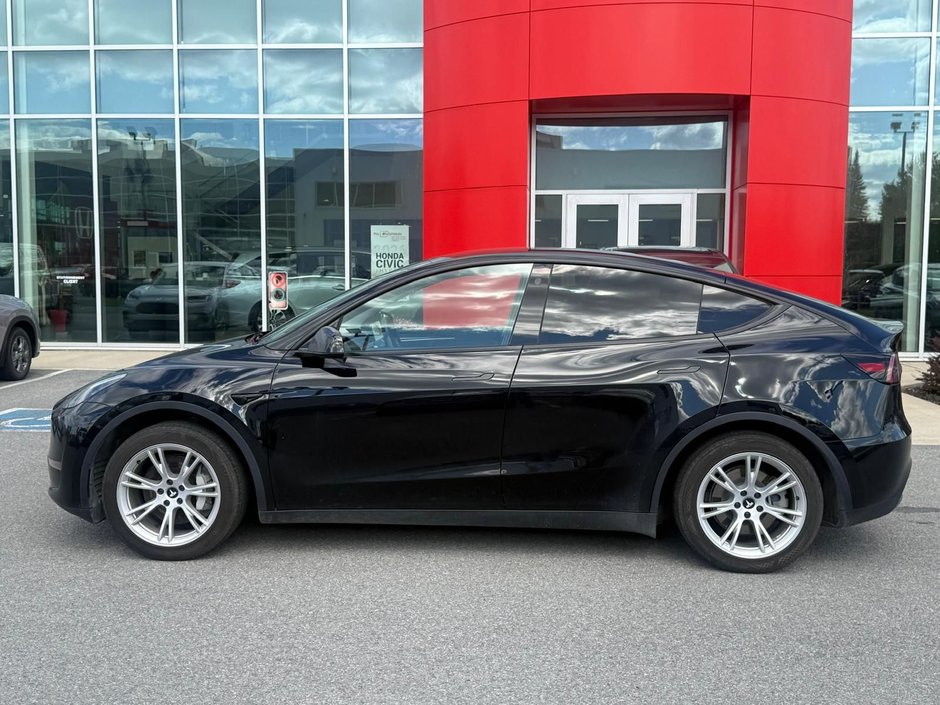 Tesla Model Y  2023-7