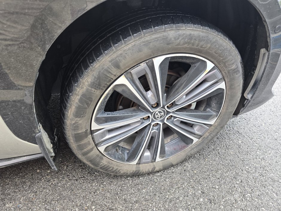 2023 Toyota bZ4X XLE AWD-4