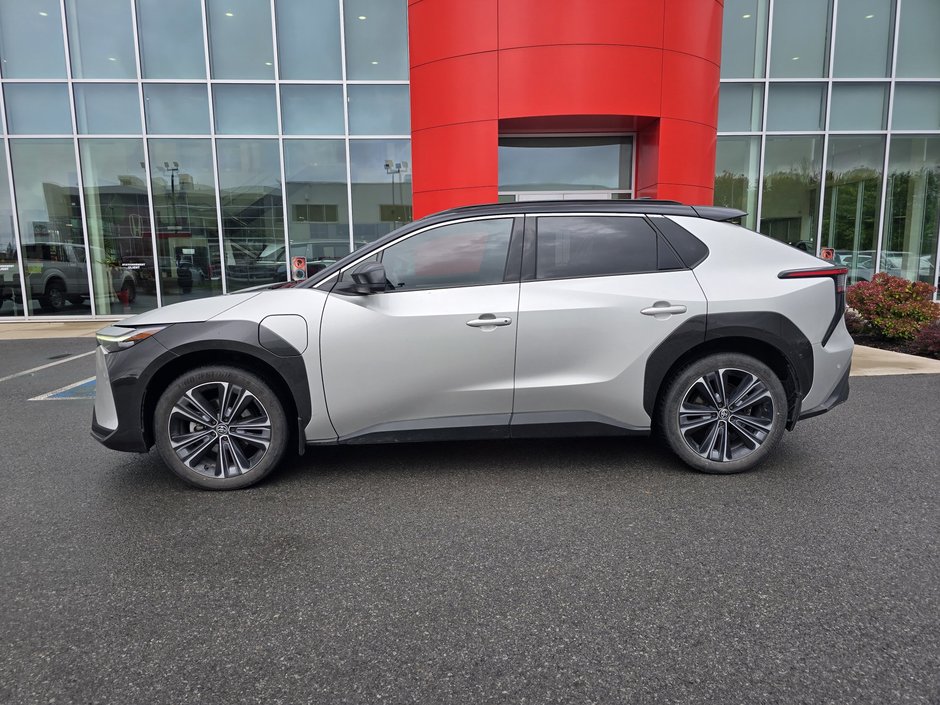 2023 Toyota bZ4X XLE AWD-13