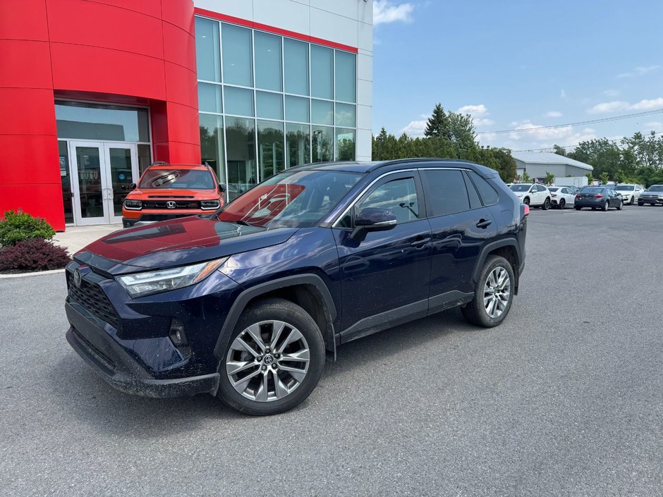 2022 Toyota RAV4 XLE AWD TOIT OUVRANT-0