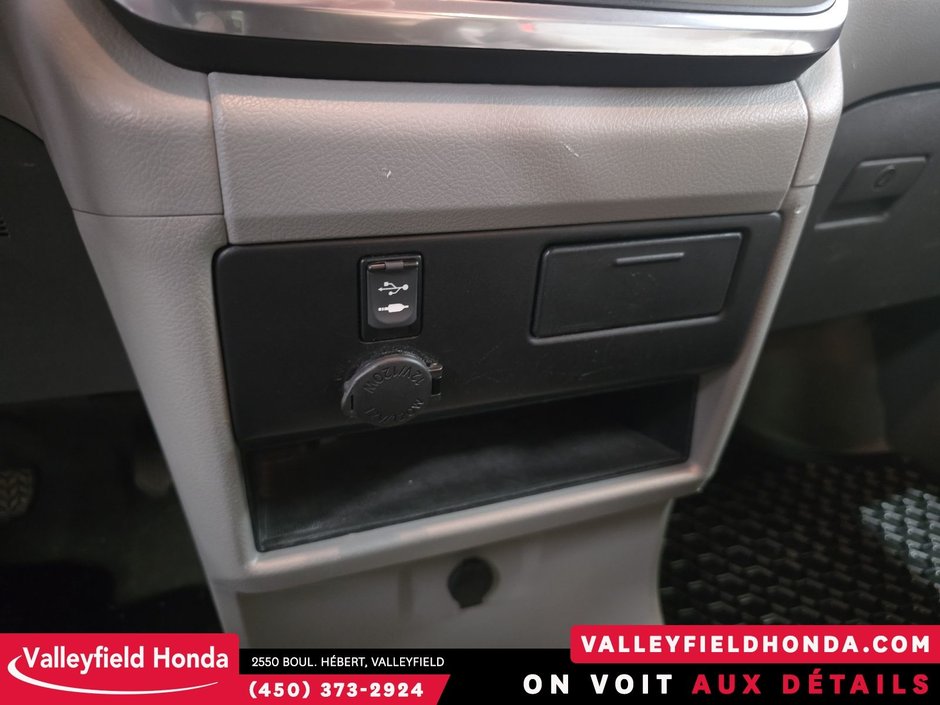 Toyota Sienna  2015-27