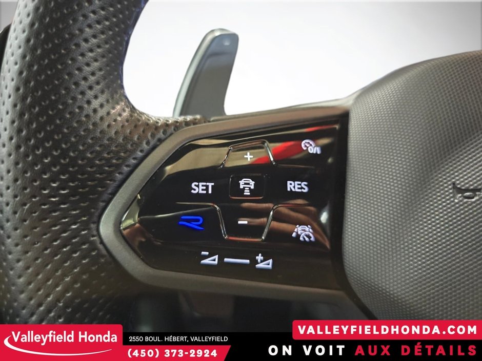 2023 Volkswagen Golf R-18