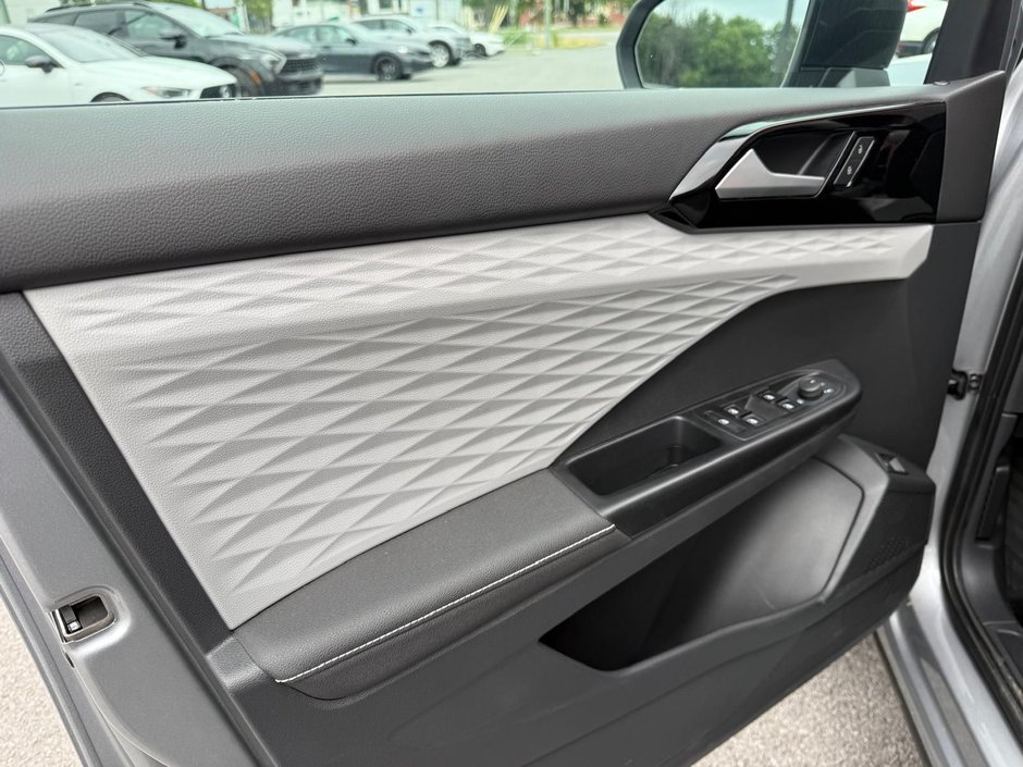 2024 Volkswagen Taos Trendline-11
