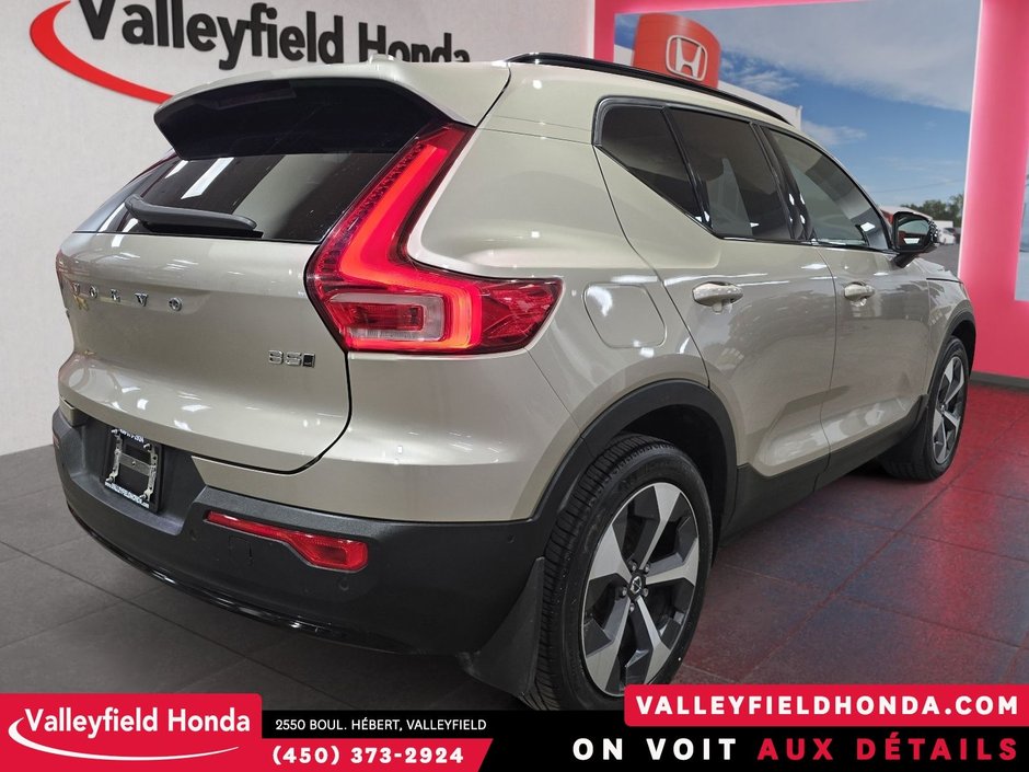 2023 Volvo XC40 Ultimate Dark Theme-5
